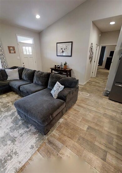 100 Corley Cir, Wake Village, TX 75501 - photo 5