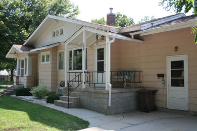 907 S Minnesota St, Mitchell, SD 57301 - photo 2