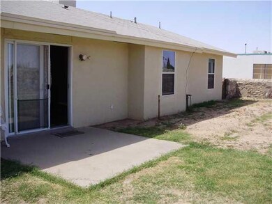 1502 Opossum Cir, Horizon City, TX 79928 - photo 6