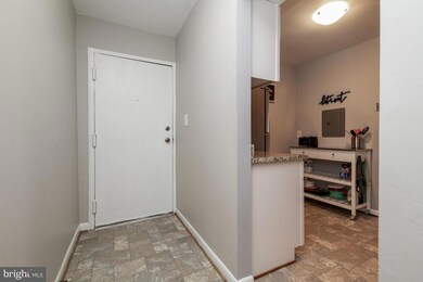 5921 Tamar Dr, Columbia, MD 21045 - photo 4