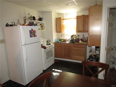 Eat-in-kitchen