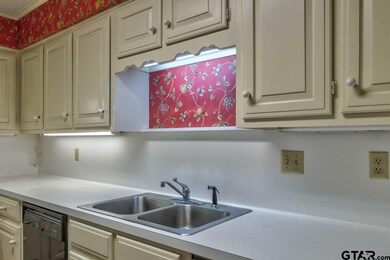 401 401 Amberwood Cir, Tyler, TX 75701 - photo 7