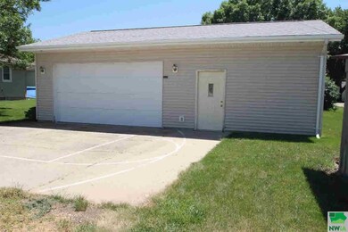 405 7th St SW, Le Mars, IA 51031 - photo 3