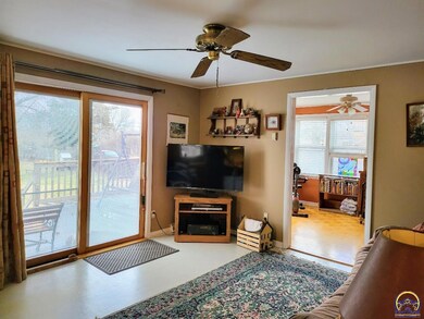 800 SW Grand Ct, Topeka, KS 66606 - photo 5