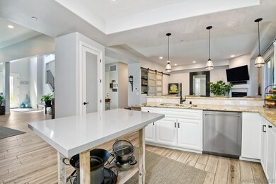 4394 Yuki Ln, Carlsbad, CA 92008 - photo 3