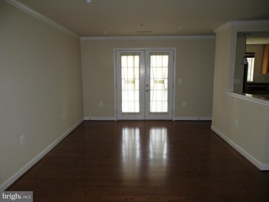 4189 S Four Mile Run Dr unit 404, Arlington, VA 22204 - photo 5