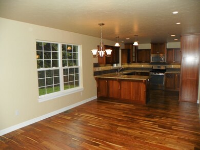 3920 Davis Ct Dining