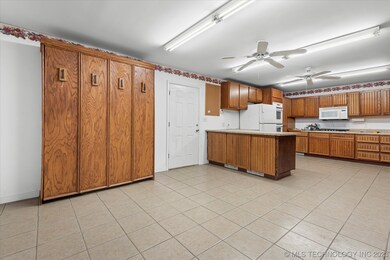 MURPHY BED