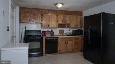 3169 Ryerson Cir, Halethorpe, MD 21227 - photo 7