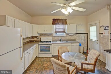 415 N 2nd St, Lemoyne, PA 17043 - photo 4