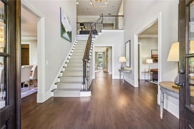 Wide entry foyer