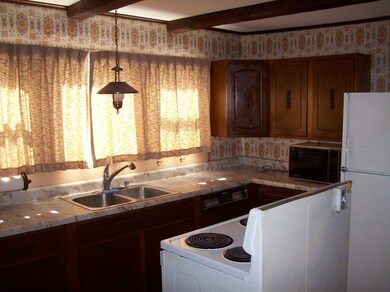 230 Broad St, Claremont, NH 03743 - photo 4