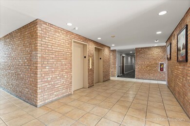 Bright Lobby with Elevator Service to 4K