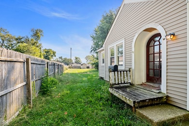 213 Hege Ave, Columbus, IN 47201 - photo 2