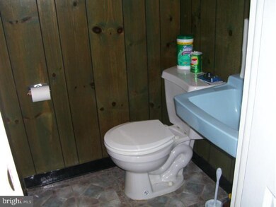 726 W Birchtree Ln, Claymont, DE 19703 - photo 5