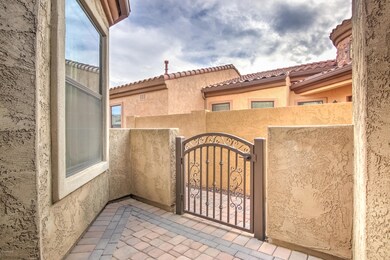 1736 N Trowbridge-6
