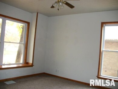 324 N Mclean St, Lincoln, IL 62656 - photo 5