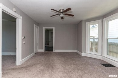 322 E 10th St, Davenport, IA 52803 - photo 7