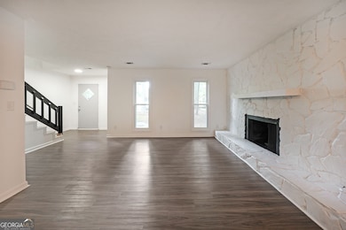 7156 Whitfield Dr, Riverdale, GA 30296 - photo 4