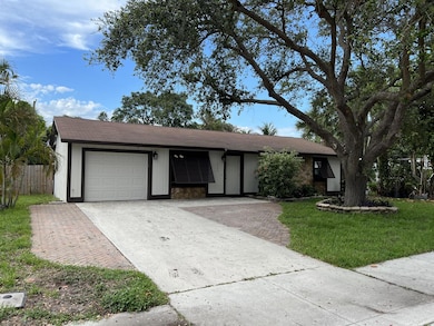 2545 Conroy Dr, West Palm Beach, FL 33403 - photo 2