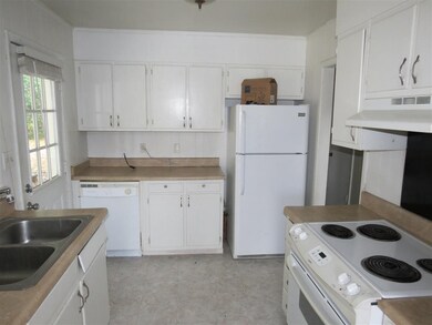 107 Gary Ct, Jacksonville, NC 28546 - photo 5