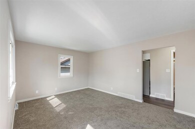 901 E 27th St, Des Moines, IA 50317 - photo 2