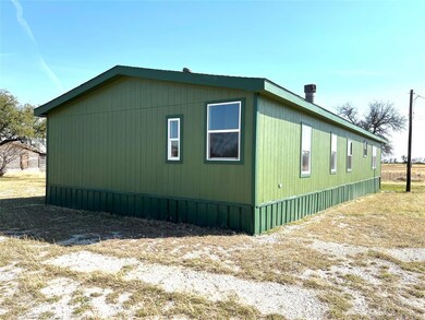 196 Cowboys Ln, Springtown, TX 76082 - photo 4