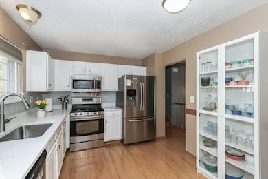 3870 Windjammer Ln, Hanover Park, IL 60133 - photo 5