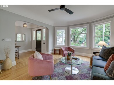 Living Room/Entrance