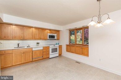 2225 Chapel Valley Ln, Lutherville Timonium, MD 21093 - photo 4