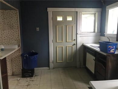 122 Milton St, Aliquippa, PA 15001 - photo 5