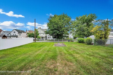 1114 Dartmouth St, Scranton, PA 18504 - photo 4