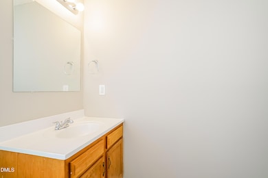 008-photo-primary-bathroom-9690808