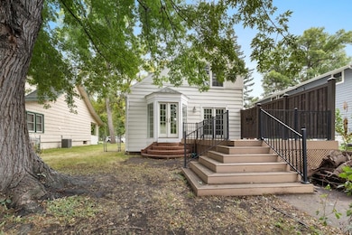 211 9th St SE, Minot, ND 58701 - photo 6