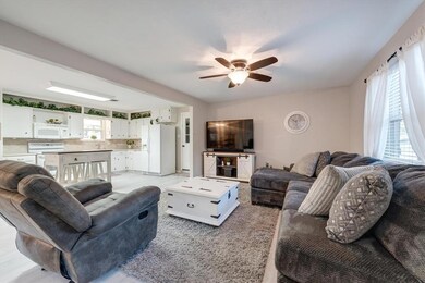 609 Woodcrest Dr, Hurst, TX 76053 - photo 6