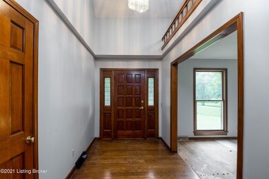 8915 Admiral Dr, Louisville, KY 40229 - photo 2