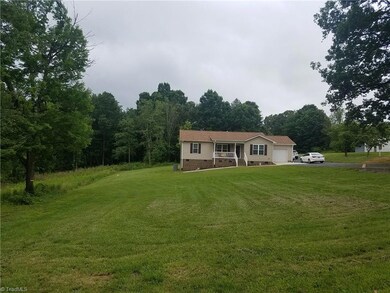 410 Hawthorne Dr, Asheboro, NC 27205 - photo 2