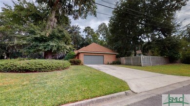A second driveway on the side of the house leads t