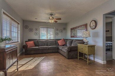 1613 SW 15th St, Redmond, OR 97756 - photo 6