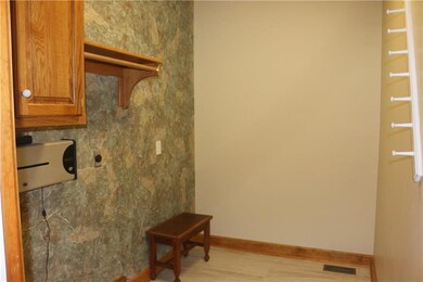 915 Trailway Dr, Raymore, MO 64083 - photo 4