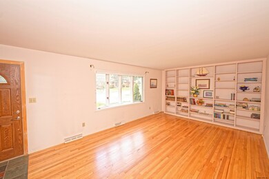 4 Mccartney Dr, Albany, NY 12211 - photo 5