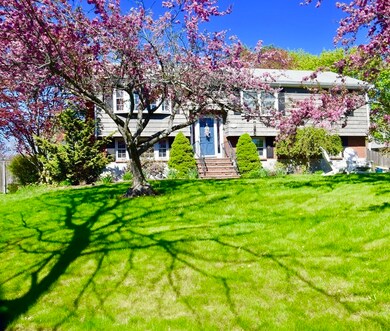 51 Mohawk St, Danvers, MA 01923 - photo 2