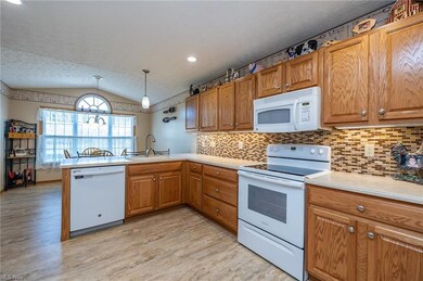 Kitchen with all appliances