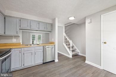 1665 Fieldthorn Dr, Reston, VA 20194 - photo 6