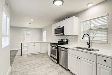 4407 Engleford St, Houston, TX 77026 - photo 5