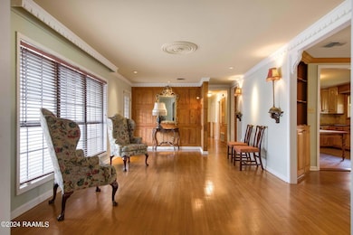 6-web-or-mls-4901 N University Ave-6