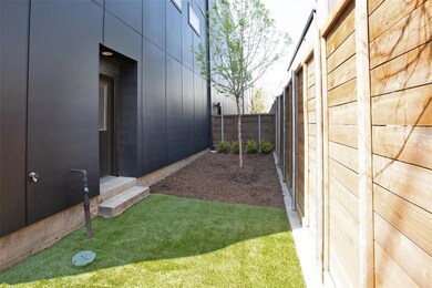 5714 Bryan Pkwy unit D, Dallas, TX 75206 - photo 2