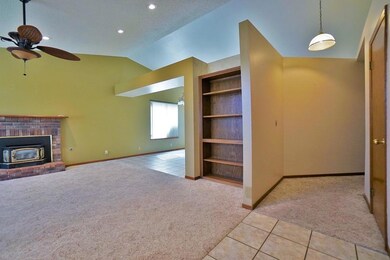 957 Elderwood Ln Lemoore 07 Living Room