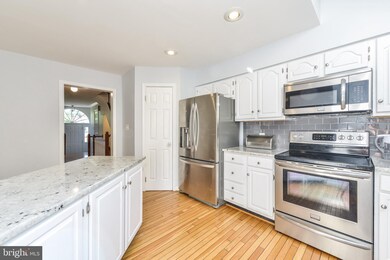 6868 Mclean Province Cir, Falls Church, VA 22043 - photo 5