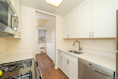 Tudor Woods unit 2D, Yonkers, NY 10703 - photo 3